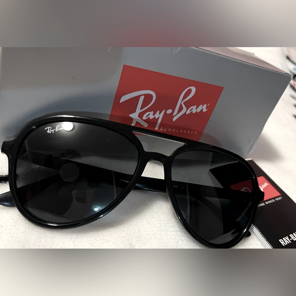 Women’s Ray-Ban Black Pilot Sunglasses